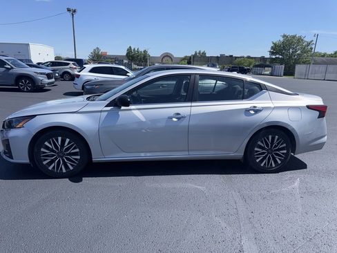 Used 2024 Nissan Altima 2.5 SV FWD image 4