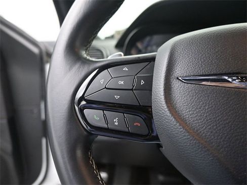 Used 2019 Chrysler 300 S image 31