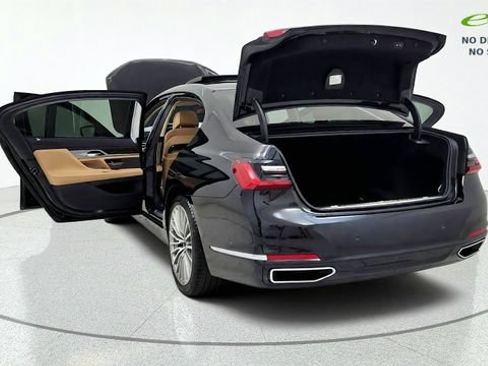 Used 2021 BMW 750i xDrive w/ Executive Package AWD/4WD image 17
