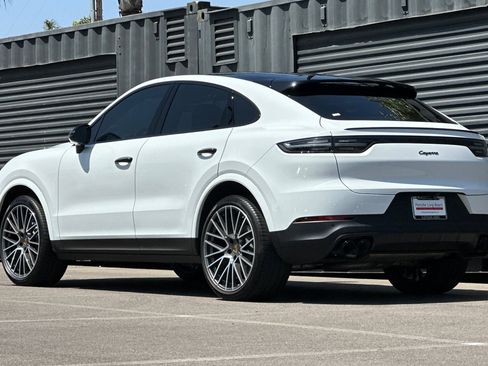 Certified 2023 Porsche Cayenne Coupe AWD/4WD image 3