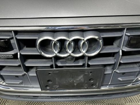 Used 2019 Audi Q8 Prestige AWD/4WD image 8
