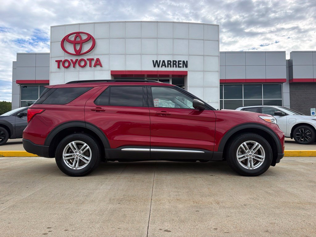 Used 2021 Ford Explorer XLT w/ Equipment Group 202A AWD/4WD image 3