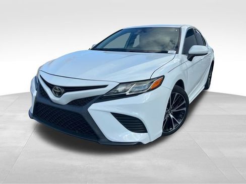 Used 2020 Toyota Camry SE image 9