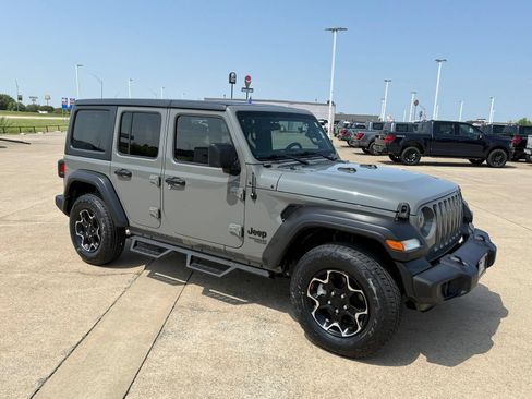 Used 2021 Jeep Wrangler Unlimited Sport AWD/4WD image 3