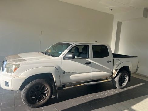 Used 2015 Toyota Tacoma PreRunner w/ SR5 Package image 1