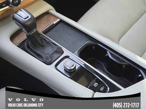 Certified 2022 Volvo XC90 T5 Momentum w/ Advanced Package image 19