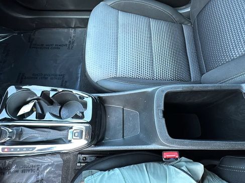 Used 2025 Chevrolet Trax LT FWD image 21
