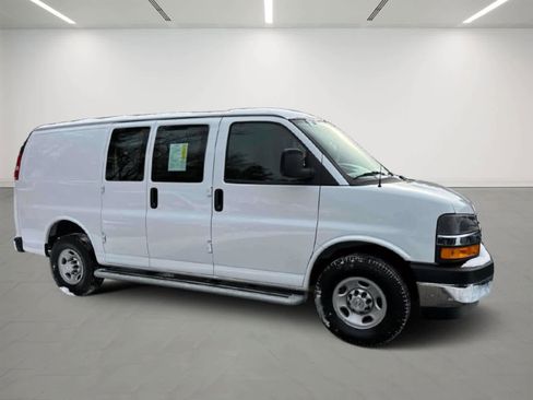 Used 2024 Chevrolet Express 2500 w/ Driver Convenience Package image 6