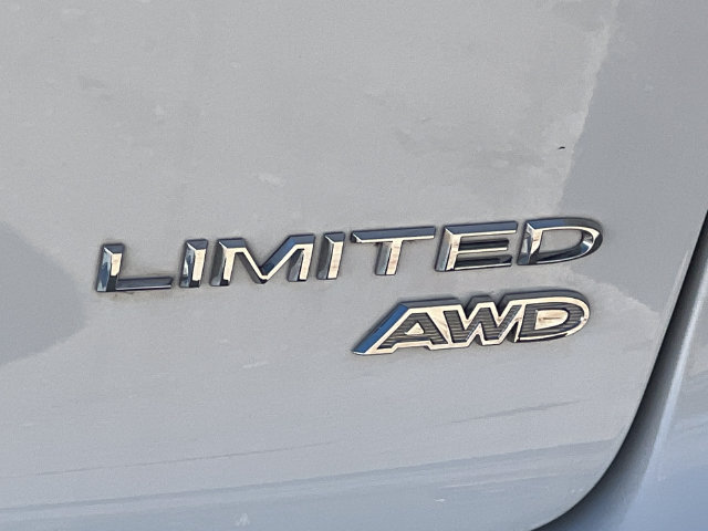 Used 2024 Chrysler Pacifica Limited w/ Uconnect Theater Family Group AWD/4WD image 2