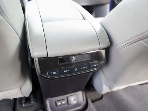 Used 2024 Toyota Highlander Limited FWD image 39