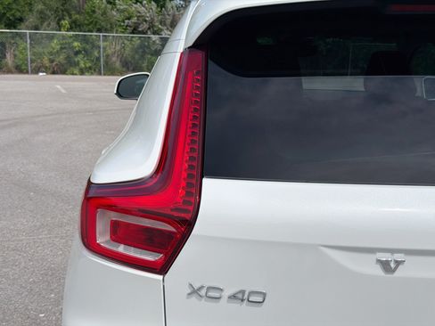 Used 2025 Volvo XC40 B5 Core AWD/4WD image 10