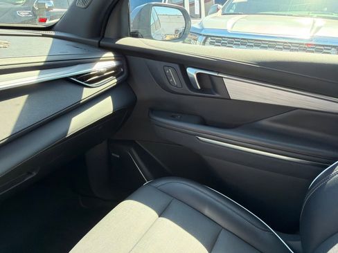 Used 2025 Buick Enclave Preferred w/ Power Package FWD image 33
