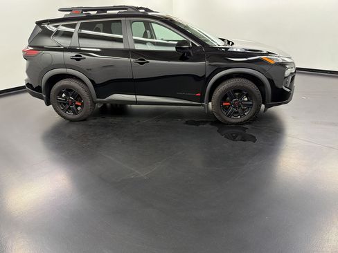 Used 2025 Nissan Rogue SV AWD/4WD image 8