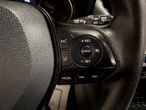 Used 2021 Toyota RAV4 XLE image 30