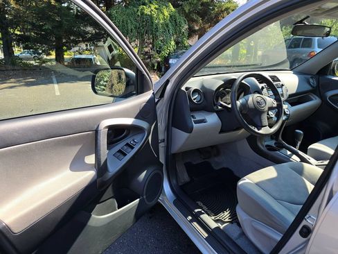 Used 2009 Toyota RAV4 4WD image 7