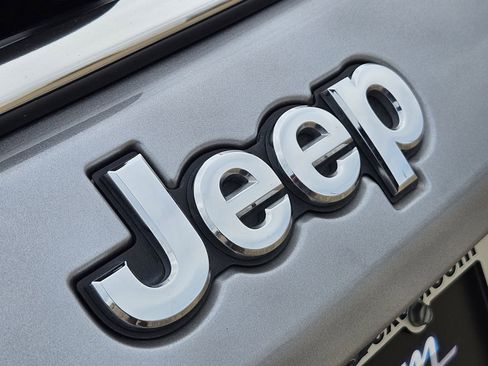 Used 2022 Jeep Compass Latitude image 15