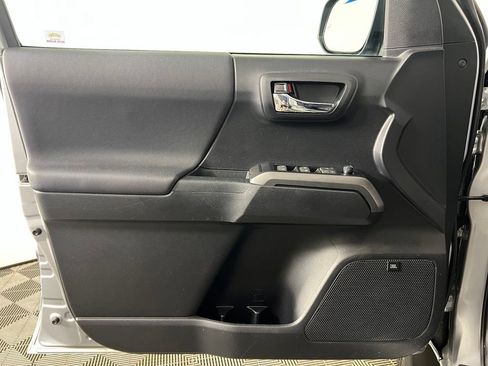 Used 2020 Toyota Tacoma TRD Sport w/ TRD Premium Sport Package AWD/4WD image 16