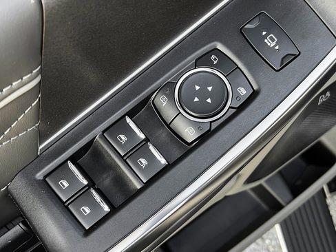 Used 2025 Ford F450 Platinum w/ Platinum Plus Package image 32