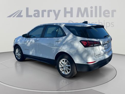 Used 2022 Chevrolet Equinox LS w/ LPO, Floor Liner Package FWD image 3