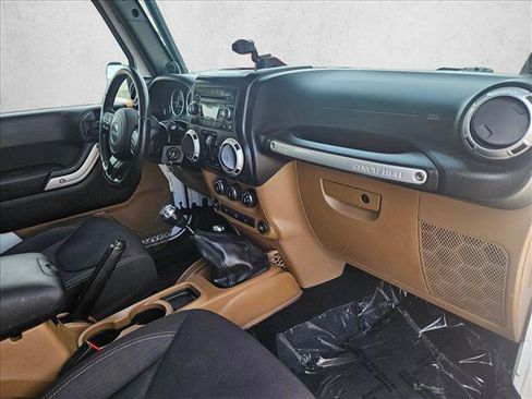 Used 2013 Jeep Wrangler Sahara w/ Connectivity Group AWD/4WD image 17