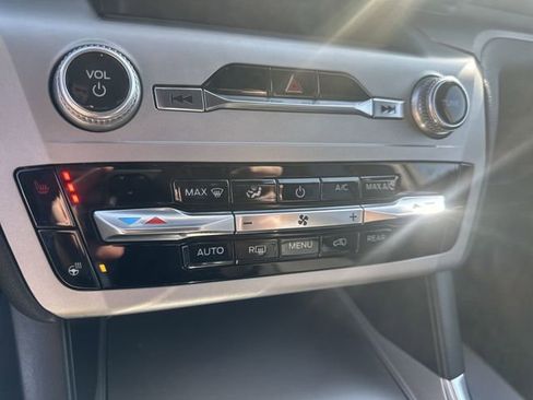 Used 2022 Ford Explorer XLT w/ Equipment Group 202A image 18