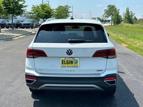 Certified 2023 Volkswagen Taos SE w/ Panoramic Sunroof Package AWD/4WD image 5