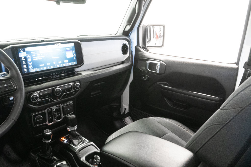 Used 2024 Jeep Wrangler Unlimited w/ Convenience Group AWD/4WD image 13