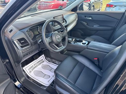 Used 2023 Nissan Rogue SV w/ SV Premium B Package image 19