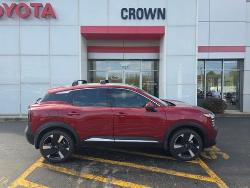 Certified 2025 Nissan Kicks SR image 2