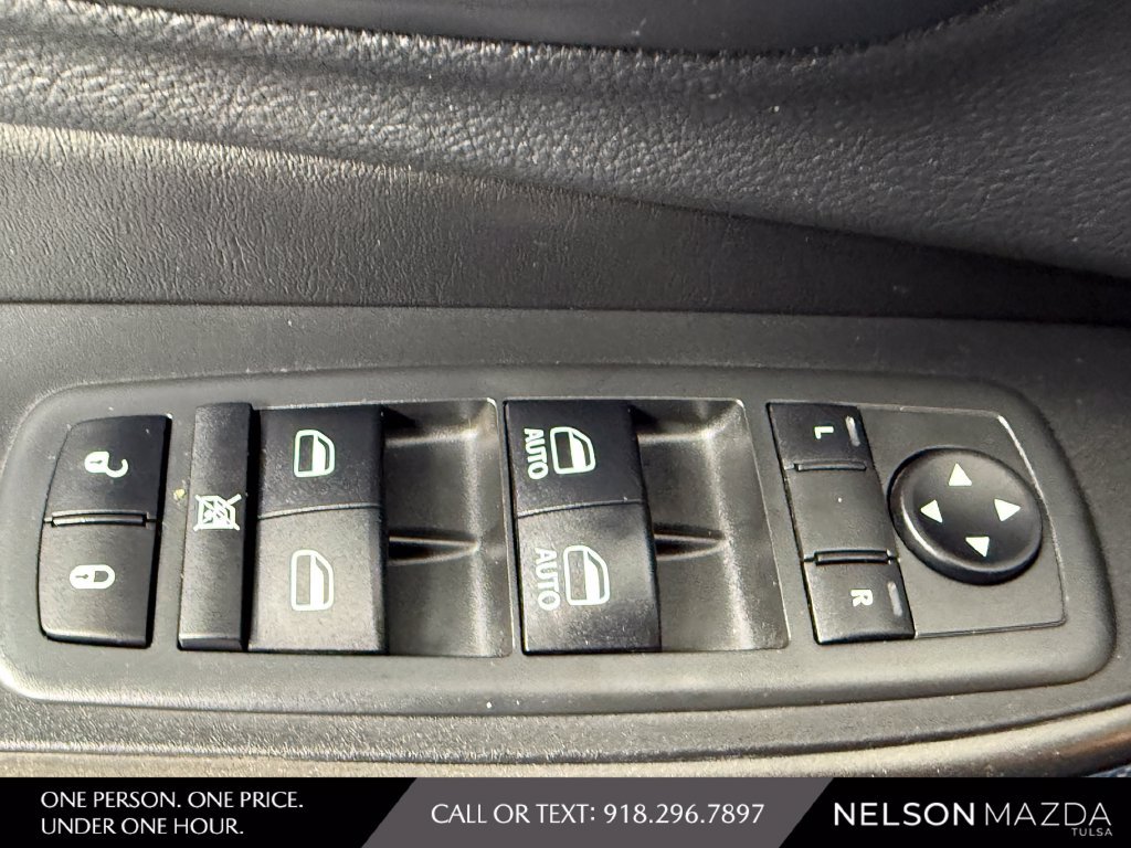 Used 2019 Jeep Cherokee Trailhawk w/ Comfort/Convenience Group AWD/4WD image 24