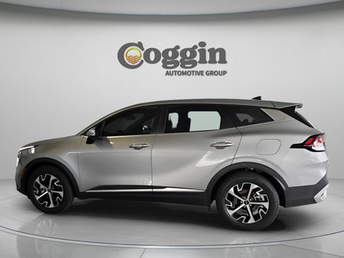 Used 2024 Kia Sportage EX FWD image 2