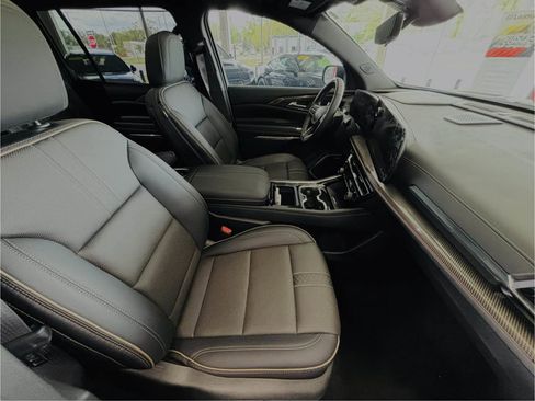 Used 2026 Chevrolet Traverse High Country FWD image 34