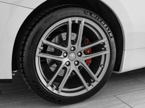 Used 2014 Maserati GranTurismo Sport image 44