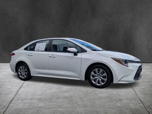 Used 2024 Toyota Corolla LE image 2