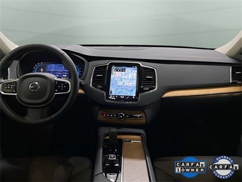 Used 2025 Volvo XC90 B6 Plus image 12