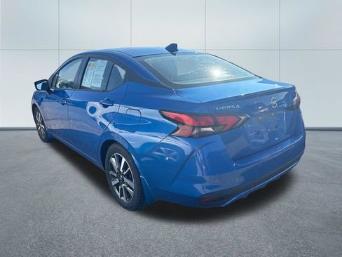 Used 2021 Nissan Versa SV FWD image 2