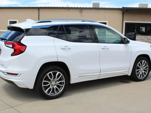 Used 2024 GMC Terrain Denali w/ Denali Premium Package AWD/4WD image 7