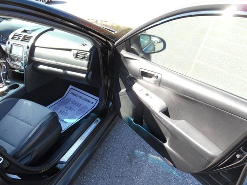 Used 2012 Toyota Camry SE image 19