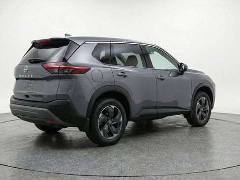 Used 2025 Nissan Rogue SV image 9