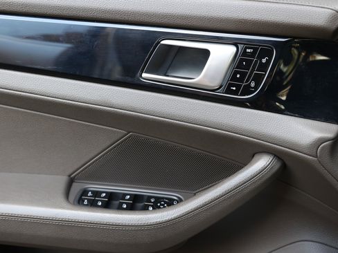 Used 2018 Porsche Panamera 4 AWD/4WD image 53