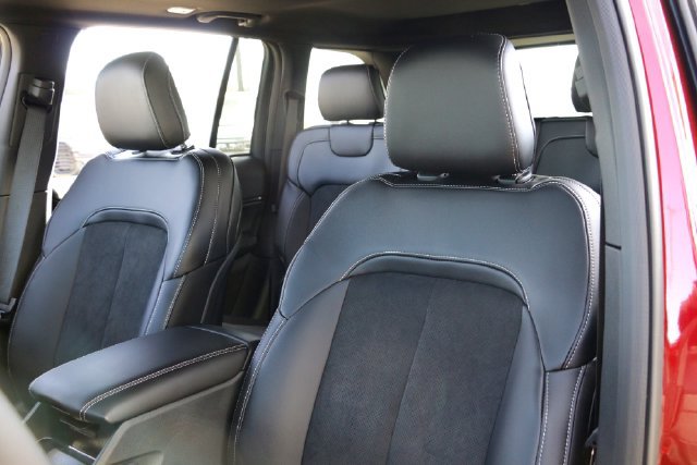 New 2025 Jeep Grand Cherokee Altitude AWD/4WD image 10