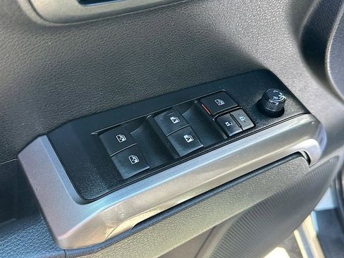 Certified 2023 Toyota Tacoma SR5 AWD/4WD image 16