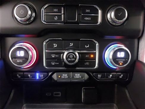 Used 2023 GMC Yukon SLT image 46