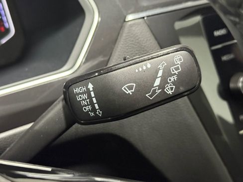 Used 2020 Volkswagen Tiguan S image 31