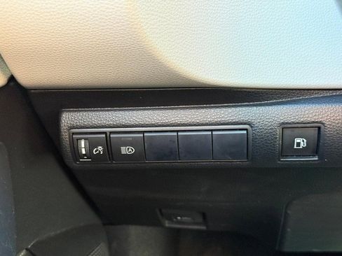 Used 2021 Toyota Corolla LE image 29