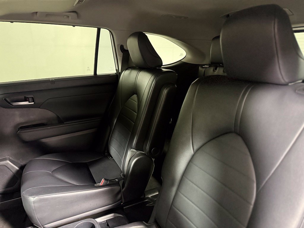 Used 2023 Toyota Highlander XLE AWD/4WD image 24