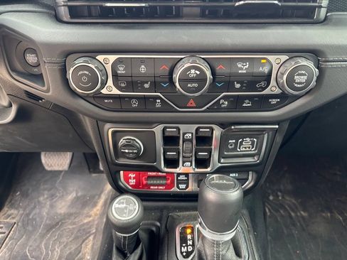 Used 2025 Jeep Gladiator Rubicon AWD/4WD image 32