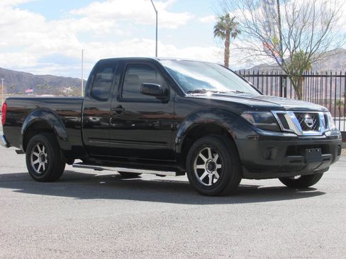 Used 2016 Nissan Frontier S image 1