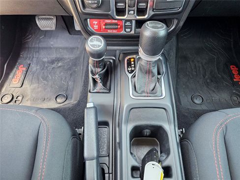 Used 2021 Jeep Wrangler Unlimited Rubicon AWD/4WD image 26