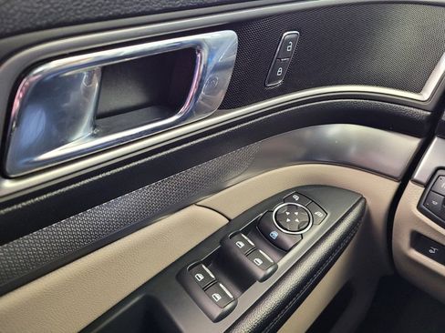 Used 2018 Ford Explorer XLT w/ Equipment Group 202A image 27